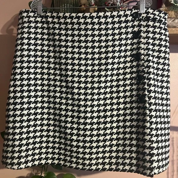 Vince Camuto Black and White Houndstooth Skirt NWOT - Picture 3 of 7